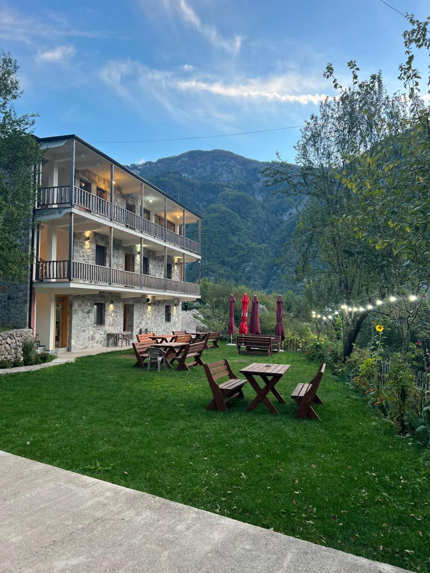 Bujtina Zici Hotel Theth Ngoại thất bức ảnh
